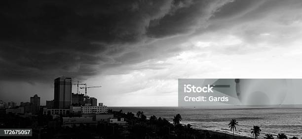 Storm 도시에 대한 스톡 사진 및 기타 이미지 - 도시, 비, 질풍