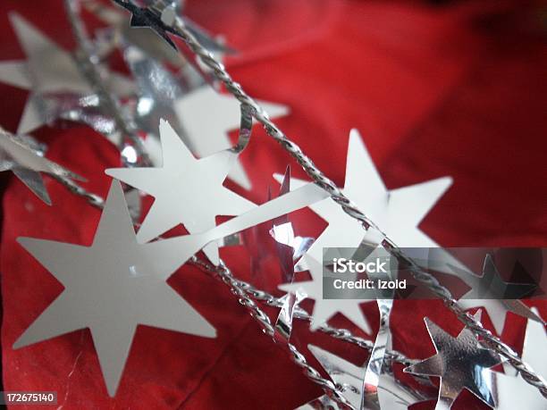 Estrelas De Prata - Fotografias de stock e mais imagens de Bola de Árvore de Natal - Bola de Árvore de Natal, Cinzento, Claro