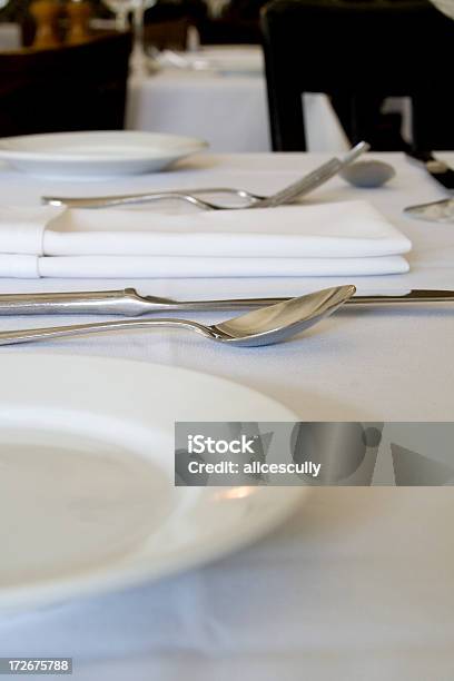 Restauranttischanordnung Stockfoto und mehr Bilder von Bild-Ambiente - Bild-Ambiente, Café, Dienstleistung