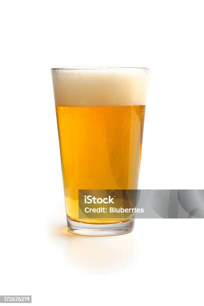 Hmmm Tiempo Para Disfrutar De Una Cerveza Eh Foto de stock y más banco de imágenes de Cerveza - Cerveza, Cristal - Material, Vaso