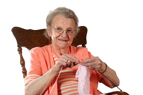 бабушка вязать - grandmother knitting senior women senior adult стоковые фото и изображения