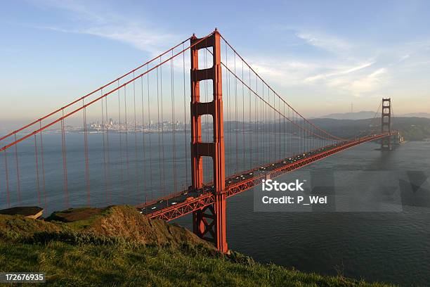 Photo libre de droit de Pont Du Golden Gate Au Coucher Du Soleil banque d'images et plus d'images libres de droit de Baie - Eau - Baie - Eau, Californie, Ciel