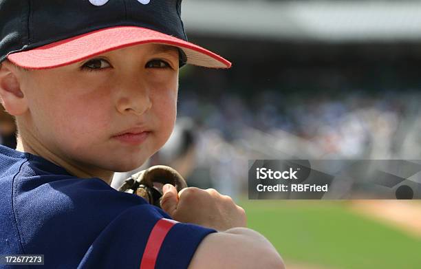 Joven Ventilador De Béisbol Foto de stock y más banco de imágenes de Pelota de béisbol - Pelota de béisbol, Aficionado, Niño