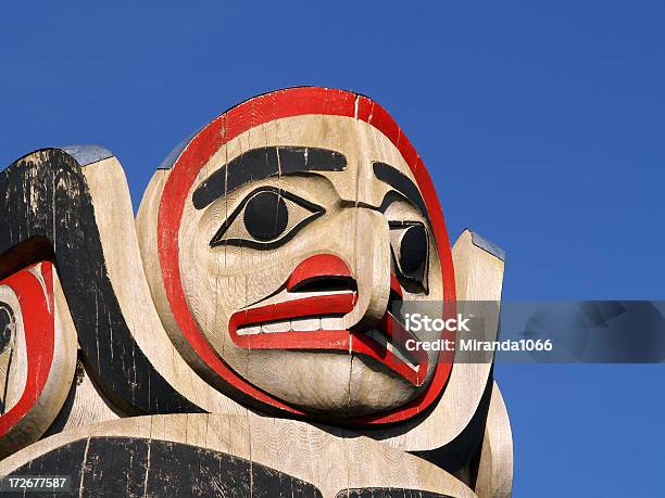 Photo libre de droit de Round Totem Visage banque d'images et plus d'images libres de droit de Vancouver - Canada - Vancouver - Canada, Art, Totem