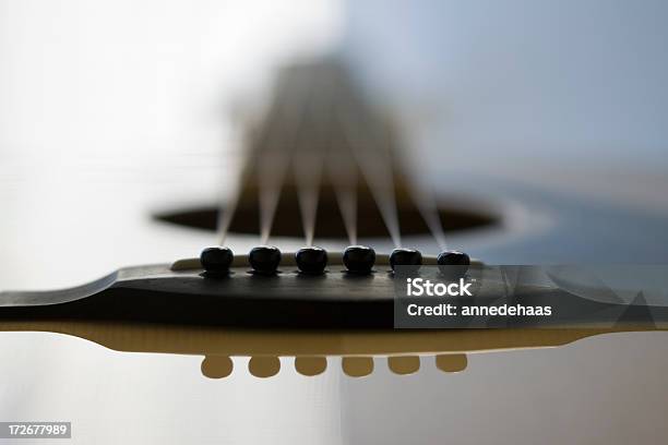 Guitarra Acústica Detalhe - Fotografias de stock e mais imagens de Guitarra - Guitarra, Tarracha de Afinação, Abstrato