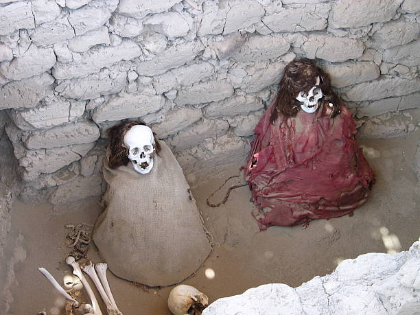 inca мумии, nasca - pit row стоковые фото и изображения