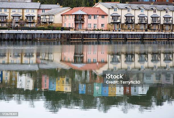 Reflexiones De Los Muelles Bristol Reino Unido Foto de stock y más banco de imágenes de Avonmouth - Avonmouth, Casa, Agua