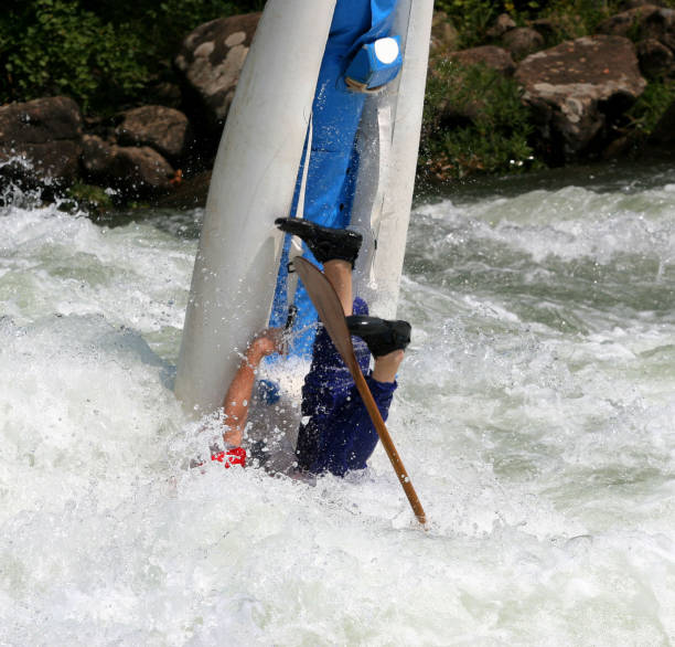 cabeza de primera - rafting white water rafting rapid river fotografías e imágenes de stock