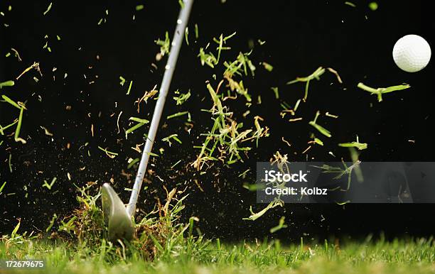 ゴルフボールヒット中 - ゴルフのストックフォトや画像を多数ご用意 - ゴルフ, 芝草, ショットを打つ