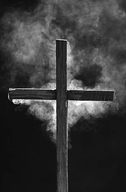 palenie cross - cross cross shape wood crucifix zdjęcia i obrazy z banku zdjęć