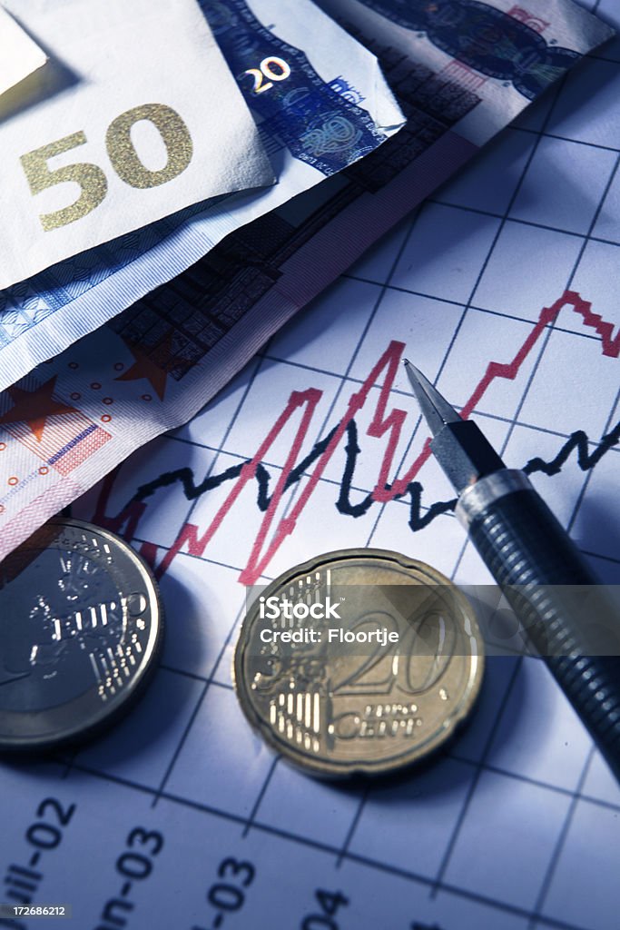 Finanza: Stock grafico, penna e denaro - Foto stock royalty-free di Affari
