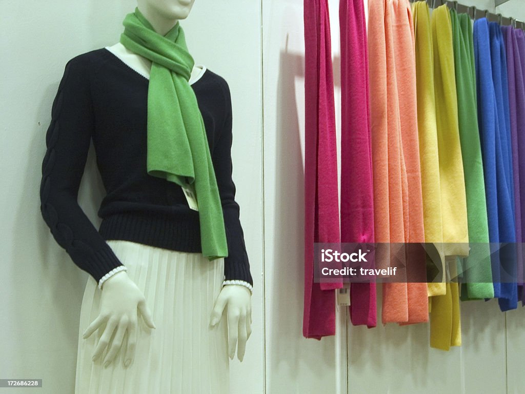 Loja de roupa Casual Lenços coloridos para venda - Royalty-free Adulto Foto de stock