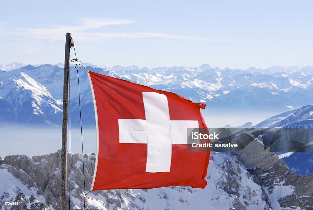 Suíça flagg de Alpes suíços - Royalty-free Bandeira da Suíça Foto de stock