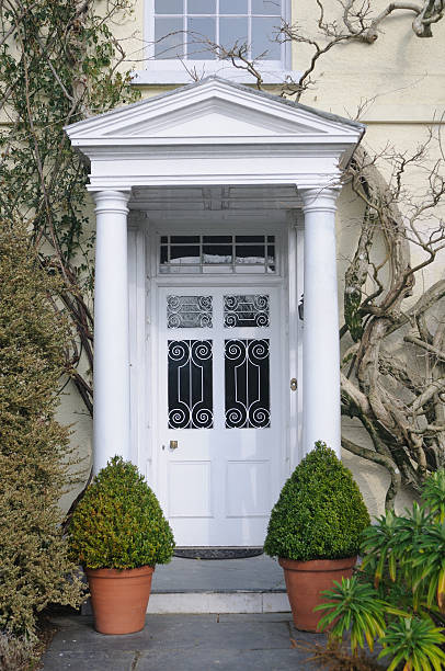 istock Georgian house entrance, England 172686811