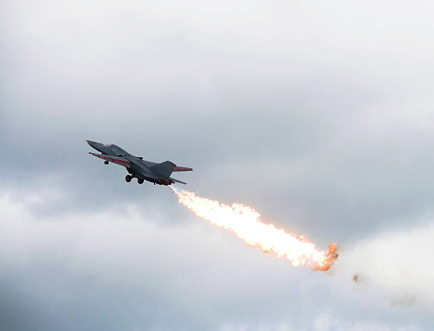 수거장 및 굽기 ascent - fighter plane jet military airplane afterburner 뉴스 사진 이미지