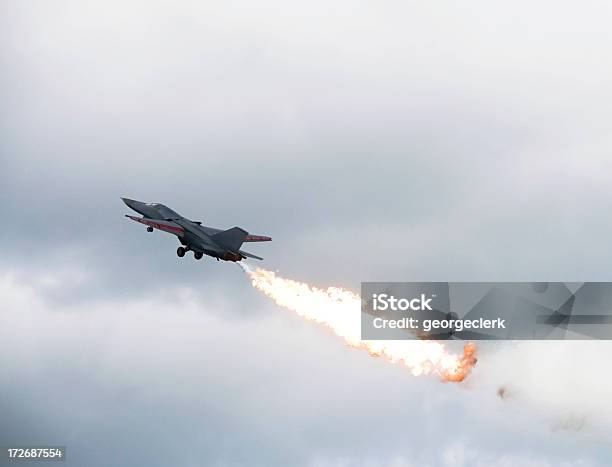 Resultado E Queimar Subida - Fotografias de stock e mais imagens de Avião de Combate - Avião de Combate, Barulho, Chama