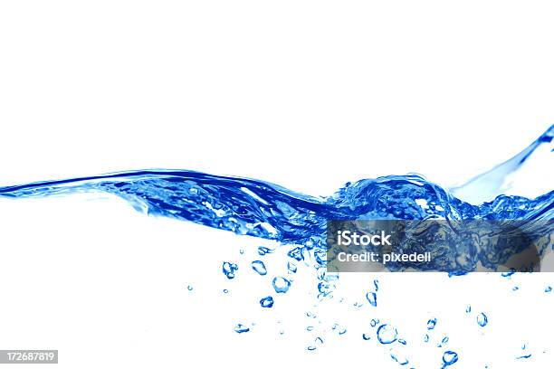 澄み切った青い水のしぶきさざなみで波 - しずくのストックフォトや画像を多数ご用意 - しずく, 泡, 青