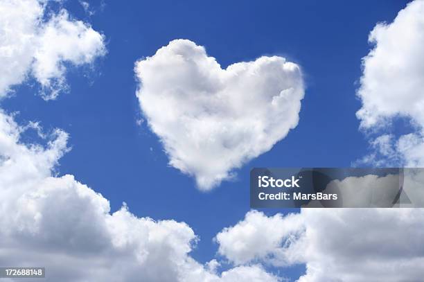 Coração Em Forma De Nuvem - Fotografias de stock e mais imagens de Nuvem - Céu - Nuvem - Céu, Símbolo do Coração, Amor