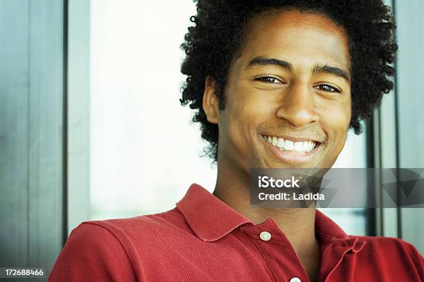 Grande Sorriso - Fotografias de stock e mais imagens de 20-24 Anos - 20-24 Anos, Adulto, Afro