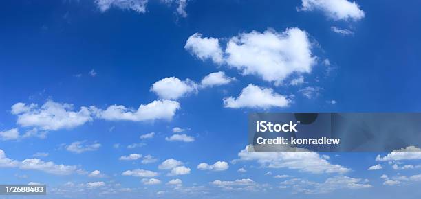 Xxxl Cielo Azzurro Panorama - Fotografie stock e altre immagini di Cielo - Cielo, Nube, Blu