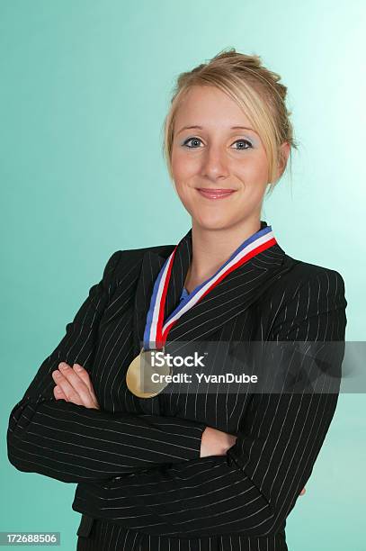 Photo libre de droit de Performance banque d'images et plus d'images libres de droit de Femmes - Femmes, Médaille - Récompense, Une seule femme