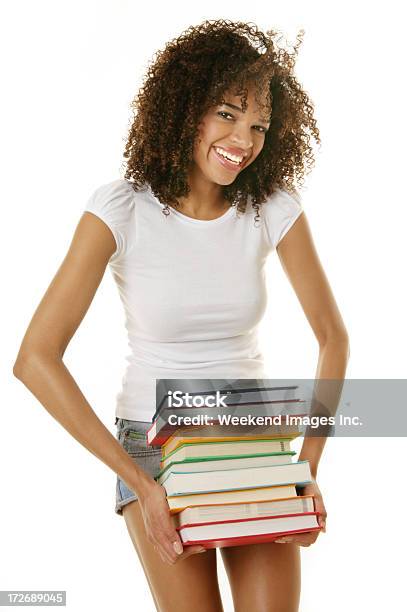 Ragazza Con I Libri Scolastici - Fotografie stock e altre immagini di Adolescente - Adolescente, Adulto, Afro-americano