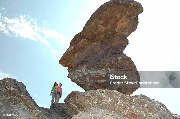 Roccia Bilanciata - Fotografie stock e altre immagini di Roccia - Roccia, Adolescente, Equilibrio