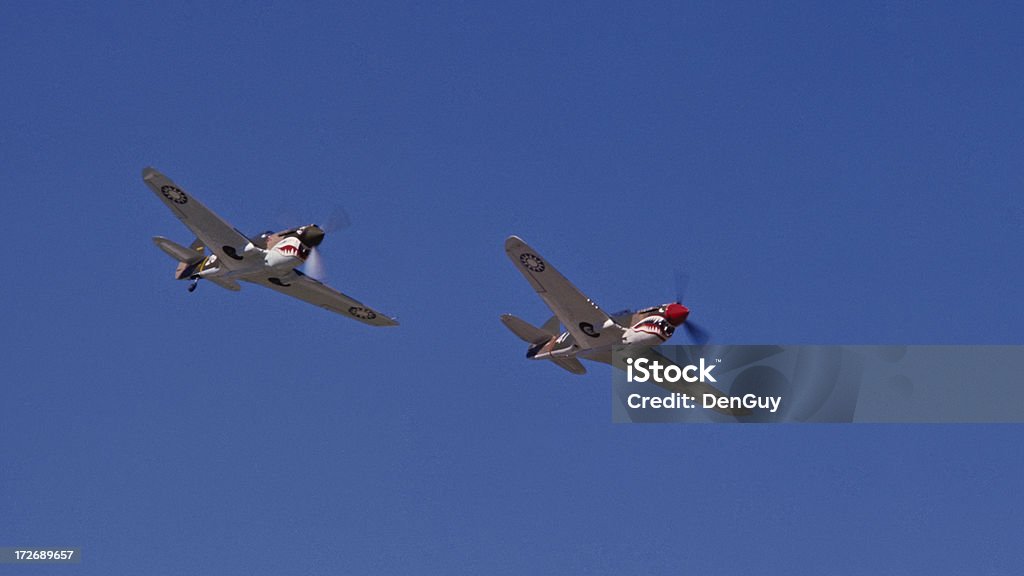 P - 40 Warhawk World War II Kämpfer fliegen über Blauer Himmel - Lizenzfrei China Stock-Foto