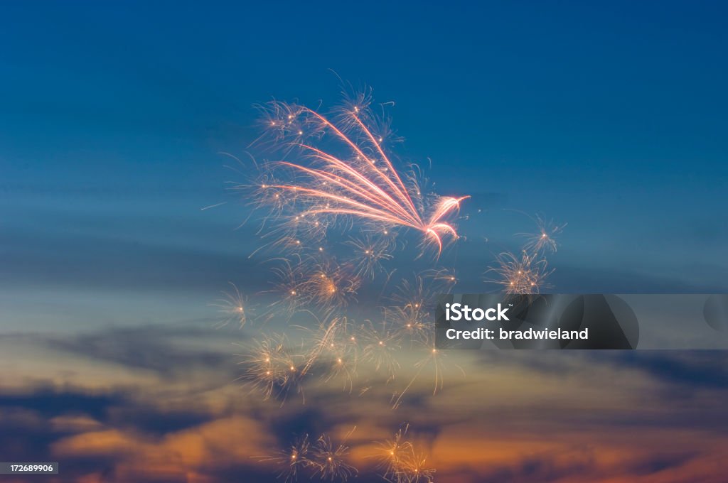 Feuerwerk bei Sonnenuntergang - Lizenzfrei Abenddämmerung Stock-Foto