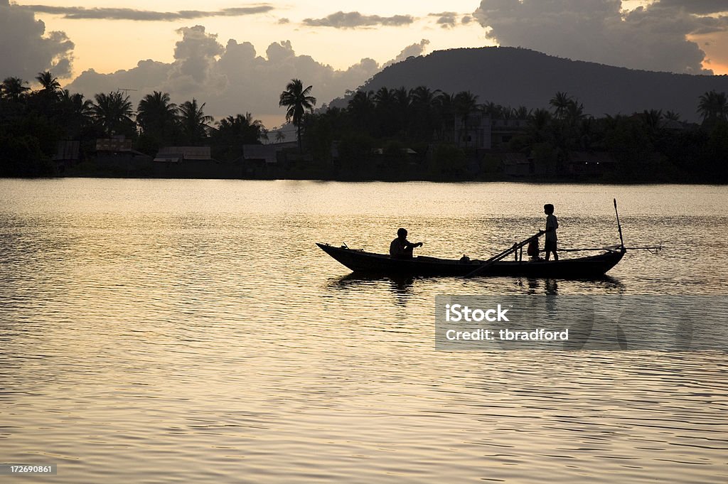 Kleinen Boot am Fluss im Teuk Chhou Kampot, Kambodscha - Lizenzfrei Abenddämmerung Stock-Foto