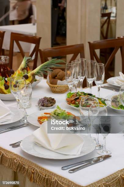 Servicio De Catering Y Banquetes Foto de stock y más banco de imágenes de Acontecimiento - Acontecimiento, Alimento, Aniversario