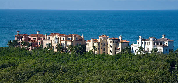 水のエステートホーム - florida naples florida house residential structure ストックフォトと画像