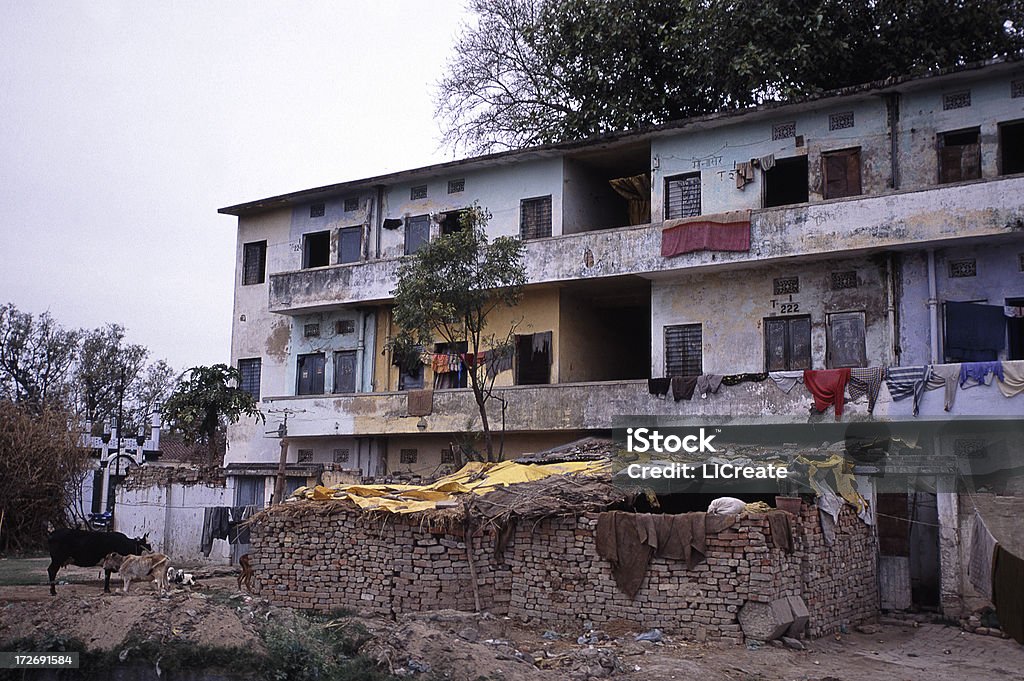 Alloggiamento di Varanasi, India - Foto stock royalty-free di Adobe
