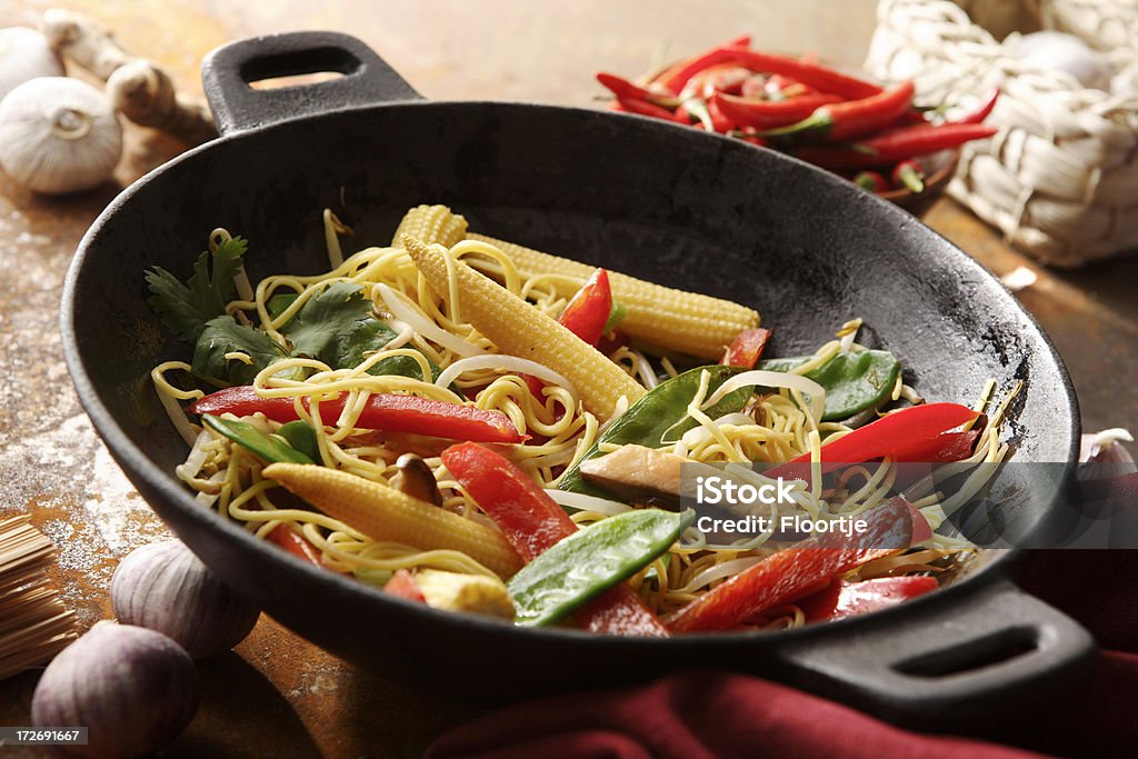 Asian imagens estáticas: Refogado de legumes e macarrão - Foto de stock de Frigideira chinesa royalty-free