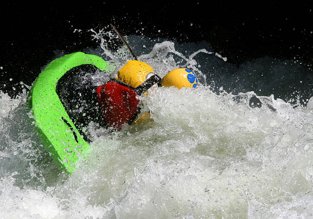 dar gorjeta - white water atlanta kayak rapid kayaking - fotografias e filmes do acervo