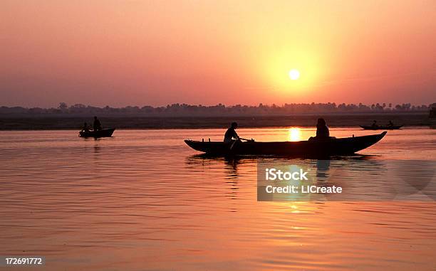 Восход Солнца Над Варанаси Индия — стоковые фотографии и другие картинки Азия - Азия, В профиль, Варанаси