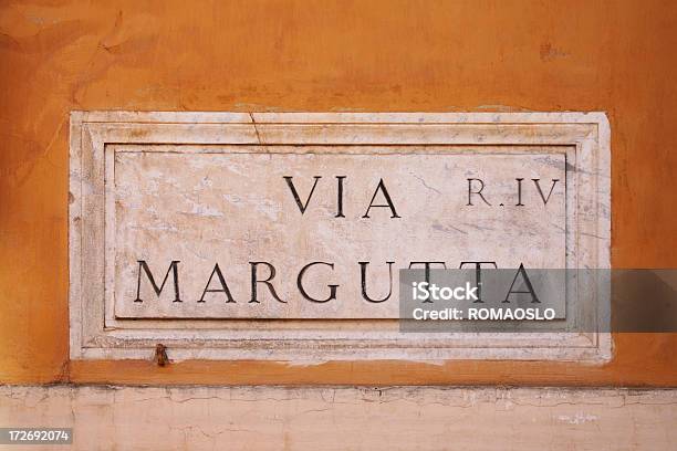 Via Margutta Targa Con Nome Della Via Roma Italia - Fotografie stock e altre immagini di Antico - Vecchio stile