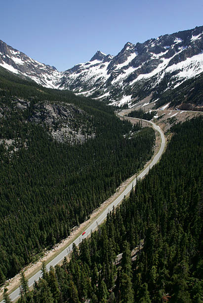 ノースカスケード highway - north cascades national park glacier vertical photography ストックフォトと画像