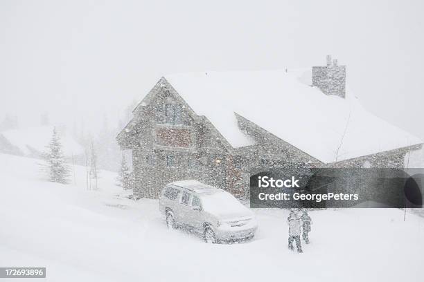 Tormenta De Nieve Foto de stock y más banco de imágenes de Montana - Montana, Actividades y técnicas de relajación, Aire libre