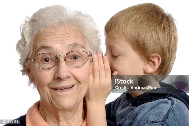 Kleinen Geheimnisse Stockfoto und mehr Bilder von Großmutter - Großmutter, Kind, Urgroßmutter