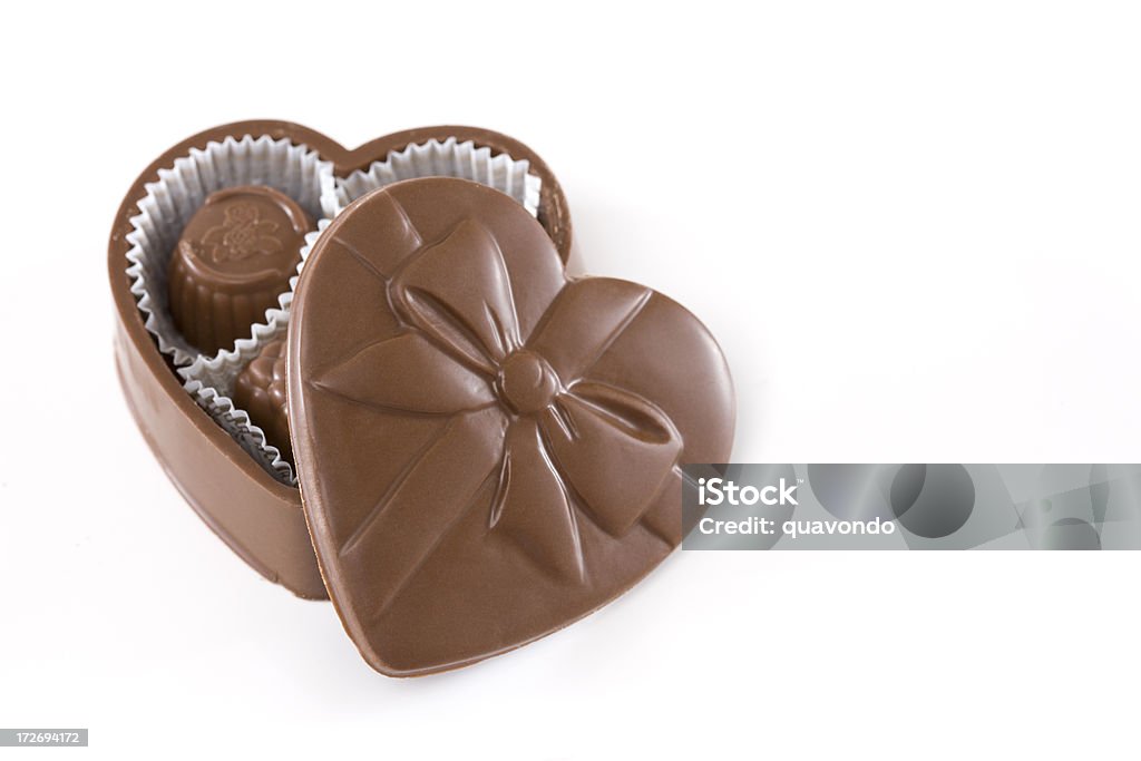 Chocolate en forma de corazón de San Valentín de trufas sobre blanco, espacio de copia - Foto de stock de Alimento libre de derechos
