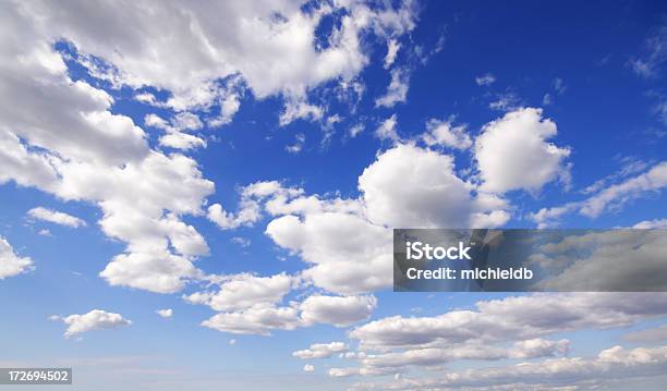 Niebo Z Chmurami - zdjęcia stockowe i więcej obrazów Bez ludzi - Bez ludzi, Biały, Chmura