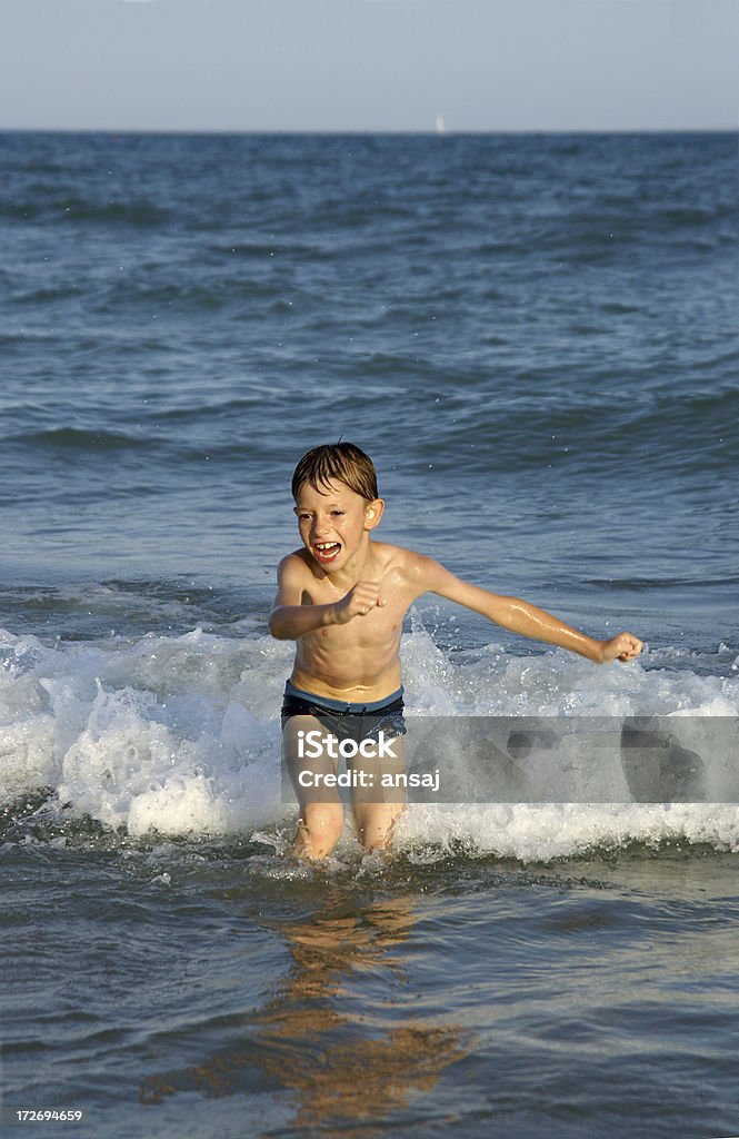 海で遊ぶ - 6歳から7歳のロイヤリティフリーストックフォト