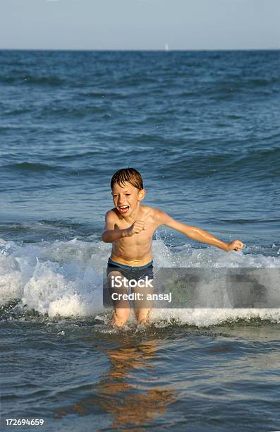 게임하기 있는 바다빛 6-7 살에 대한 스톡 사진 및 기타 이미지 - 6-7 살, 건강한 생활방식, 관광