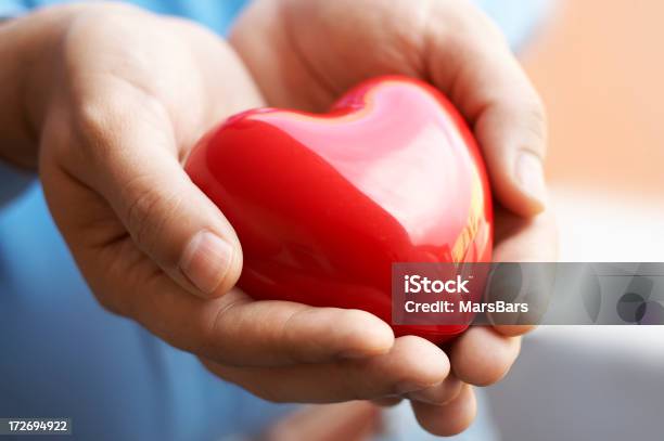 Cura Per Il Cuore - Fotografie stock e altre immagini di Affettuoso - Affettuoso, Amore, Bellezza