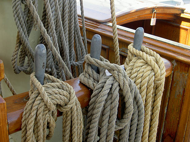 веревки на море - mystic connecticut nobody new england стоковые фото и изображения