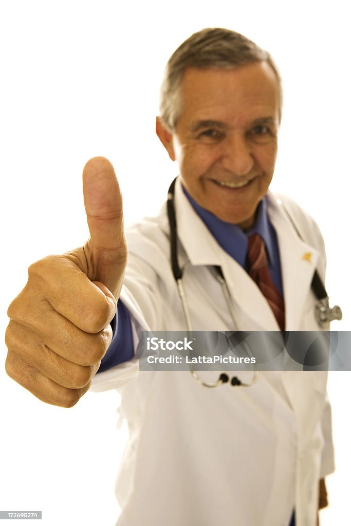 Sénior masculino médico Gesticular polegar para cima com o dedo indicador de foco - Royalty-free Adulto Foto de stock