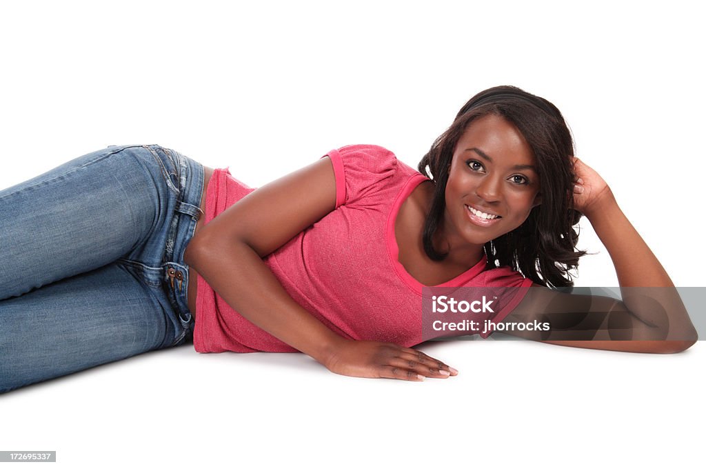 Attraktive Frau auf der Seite liegen - Lizenzfrei Afrikanischer Abstammung Stock-Foto