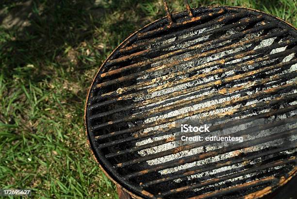 Photo libre de droit de Old Graisseux Sale Grill banque d'images et plus d'images libres de droit de Sale - Sale, Antihygiénique, Gril