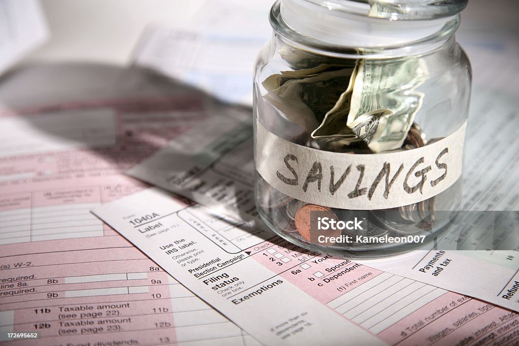 Impuesto sobre la renta tiempo (bajo - Foto de stock de Ahorros libre de derechos